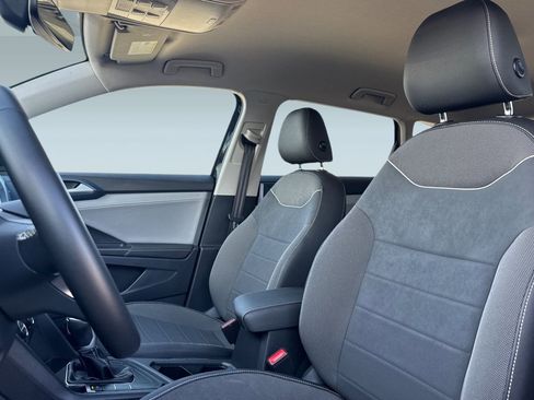 Used 2024 Volkswagen Taos SE image 5