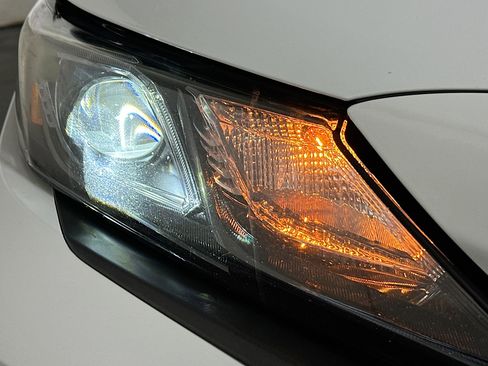 Used 2023 Toyota Camry SE image 9