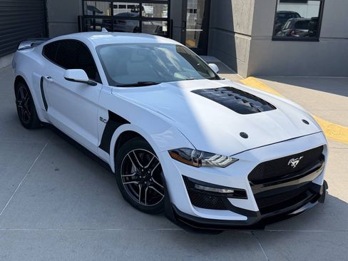 Used 2020 Ford Mustang GT Premium RWD image 6