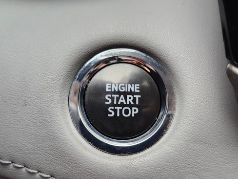 Used 2023 Toyota Highlander L image 32