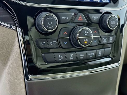 Used 2020 Jeep Grand Cherokee Limited AWD/4WD image 10