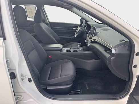 Used 2025 Nissan Altima 2.5 SV FWD image 19