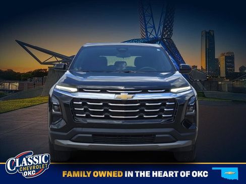 Used 2026 Chevrolet Equinox LT FWD image 2