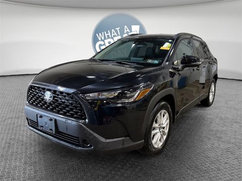 Used 2022 Toyota Corolla Cross LE image 8
