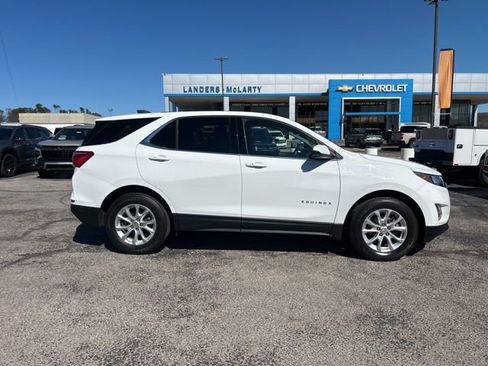 Used 2018 Chevrolet Equinox LT image 2