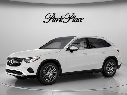 Used 2026 Mercedes-Benz GLC 300 image 2