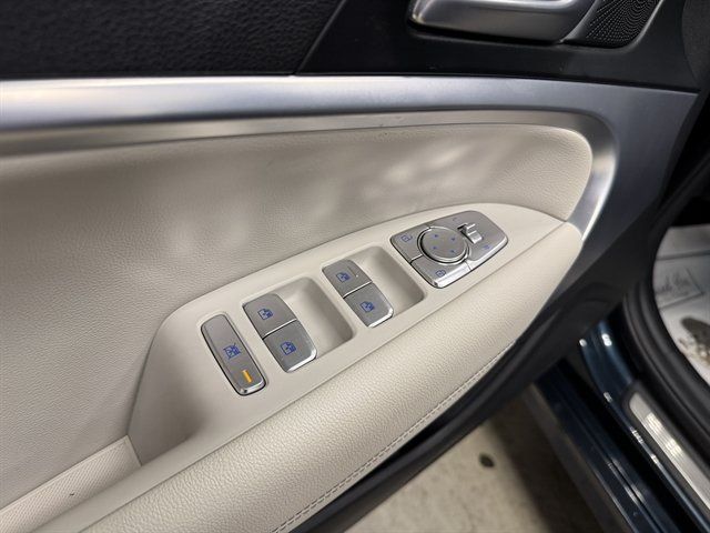Used 2024 Genesis G70 2.5T AWD/4WD image 18
