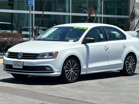 Used 2016 Volkswagen Jetta Sport w/ Lighting Package FWD image 8