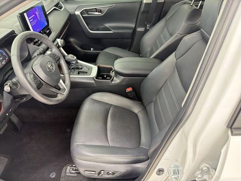 Used 2023 Toyota RAV4 Limited image 5