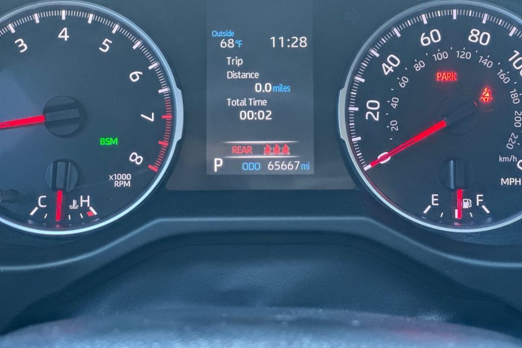 Used 2021 Toyota RAV4 XLE AWD/4WD image 32