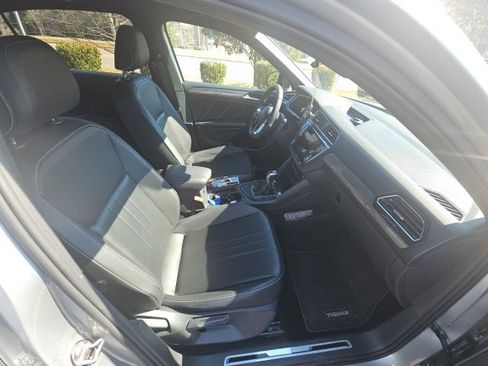 Used 2022 Volkswagen Tiguan SE R-Line image 12