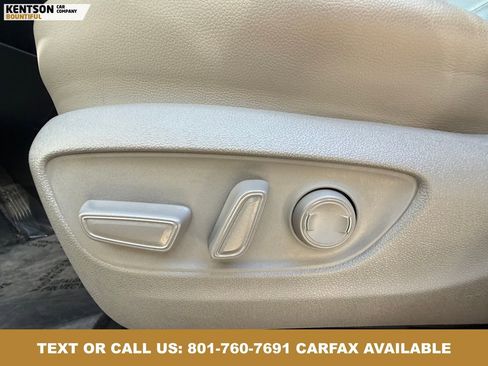 Used 2024 Toyota Highlander XLE AWD/4WD image 31