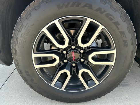Used 2026 GMC Sierra 1500 AT4 w/ Technology Package AWD/4WD image 9
