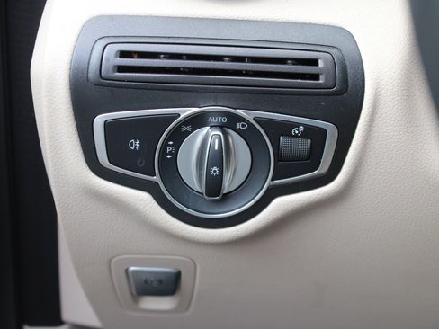 Certified 2022 Mercedes-Benz GLC 300 4MATIC w/ Driver Assistance Package image 13