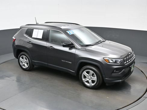 Used 2023 Jeep Compass Latitude w/ Convenience Group AWD/4WD image 42