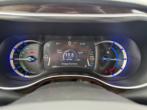 Used 2023 Chrysler Pacifica Limited image 14