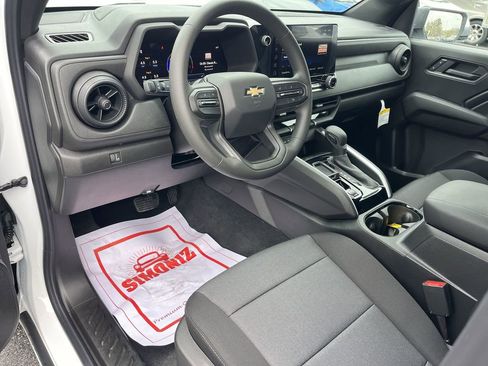 New 2025 Chevrolet Colorado W/T image 11