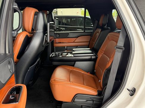 Used 2018 Lincoln Navigator Reserve w/ Technology Package AWD/4WD image 25