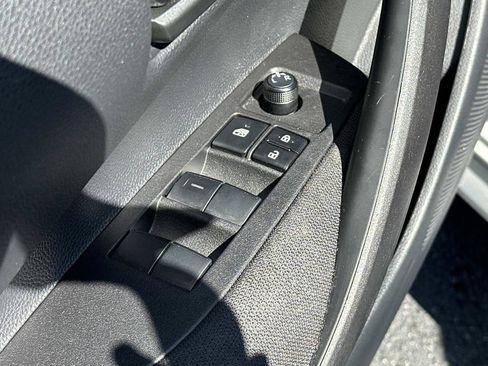 Used 2025 Toyota Corolla LE FWD image 21
