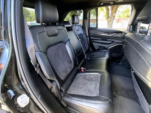 Used 2022 Jeep Grand Cherokee Altitude image 21