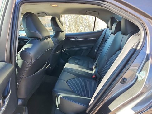 Used 2024 Toyota Camry SE image 11