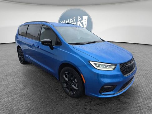 New 2026 Chrysler Pacifica Select w/ S Appearance Package AWD/4WD image 3
