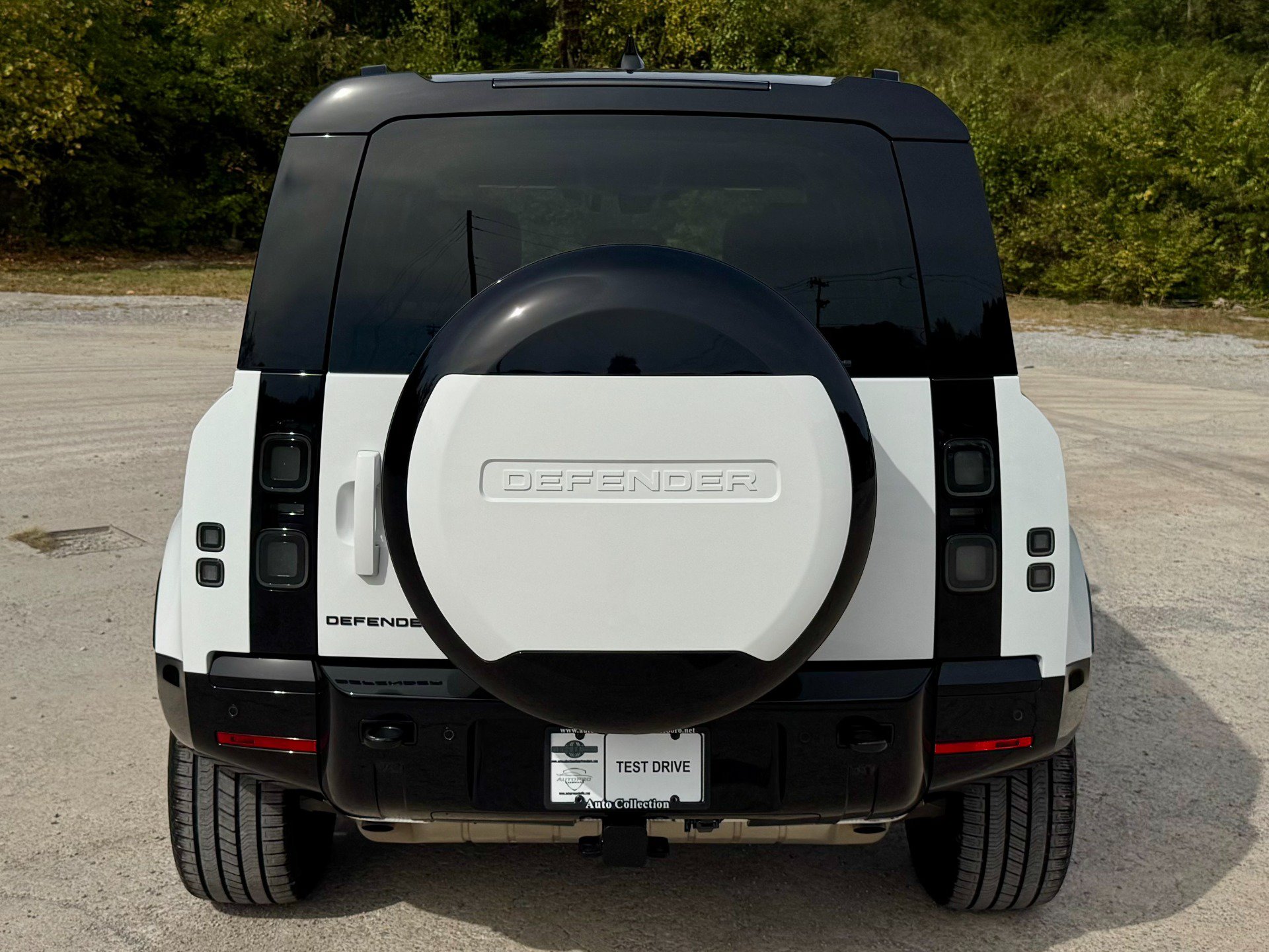Used 2026 Land Rover Defender 110 X-Dynamic SE AWD/4WD image 6