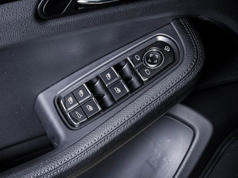 Certified 2025 Porsche Macan image 26