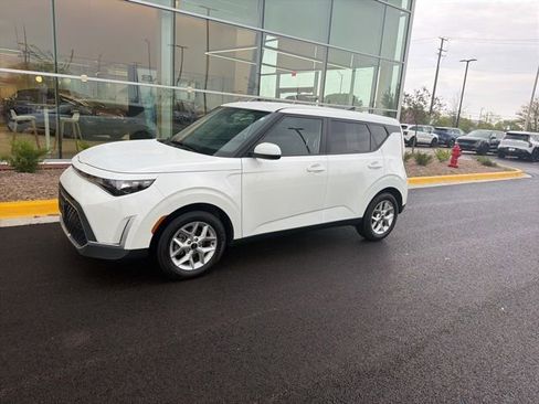 Certified 2025 Kia Soul LX w/ LX Technology Package FWD image 2