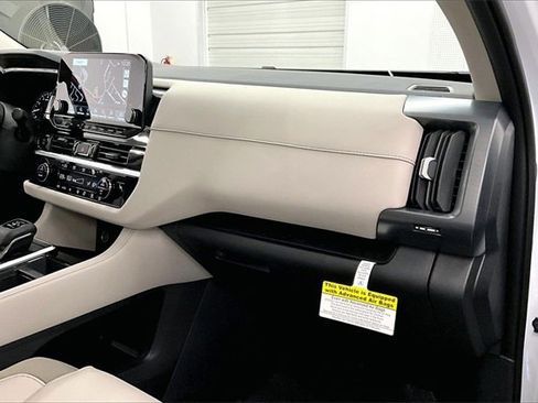 New 2025 Nissan Pathfinder SL image 32