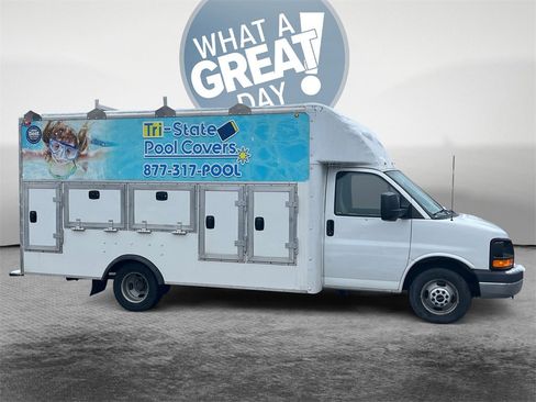 Used 2016 GMC Savana 3500 image 2