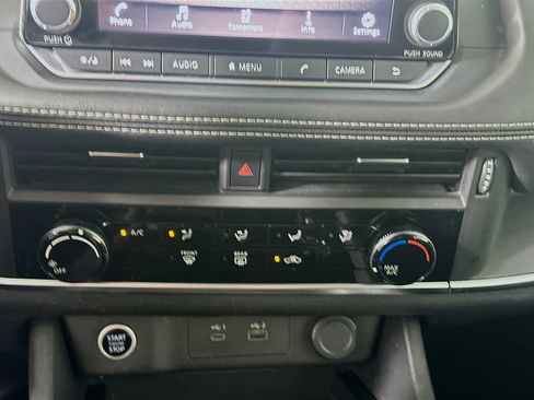 Used 2023 Nissan Rogue S image 23