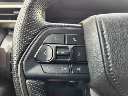 Certified 2025 Toyota Tacoma SR5 AWD/4WD image 29
