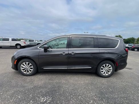 Used 2018 Chrysler Pacifica Touring-L Plus FWD image 7