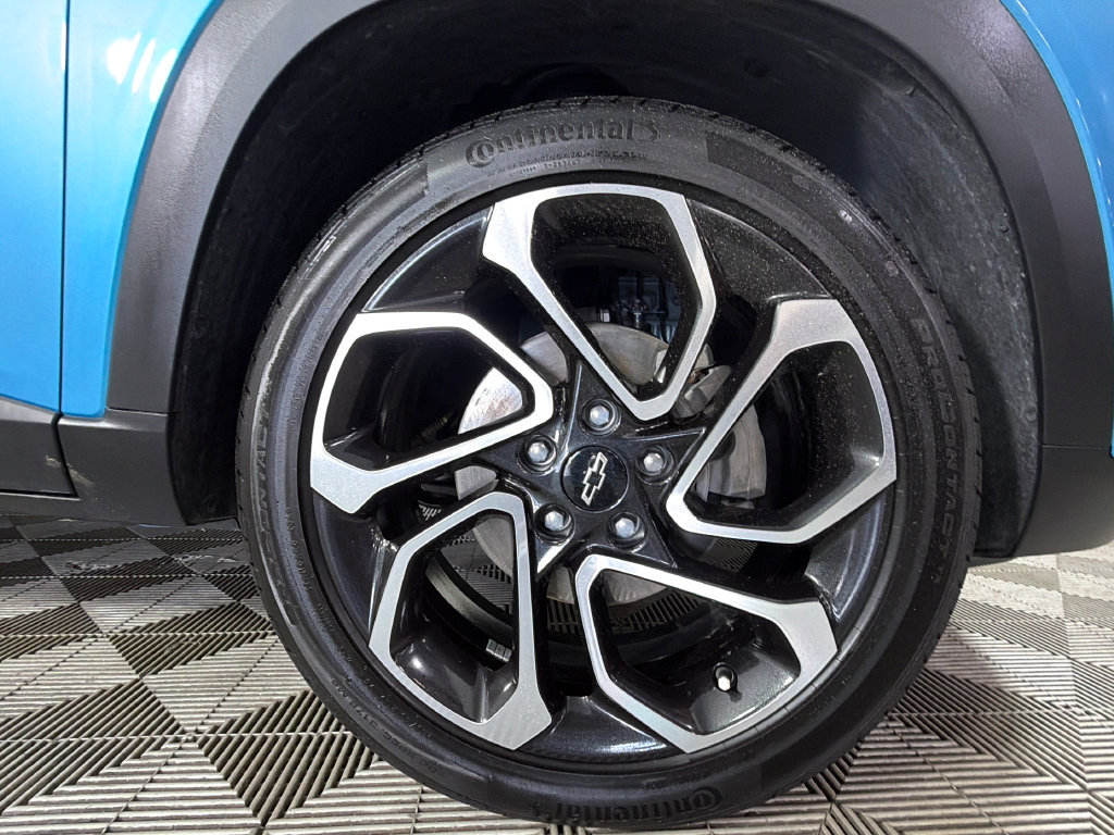 Certified 2025 Chevrolet Trax RS w/ Driver Confidence Package FWD image 39
