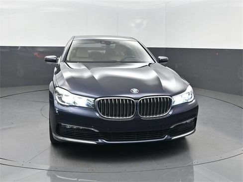 Used 2018 BMW 740i image 43