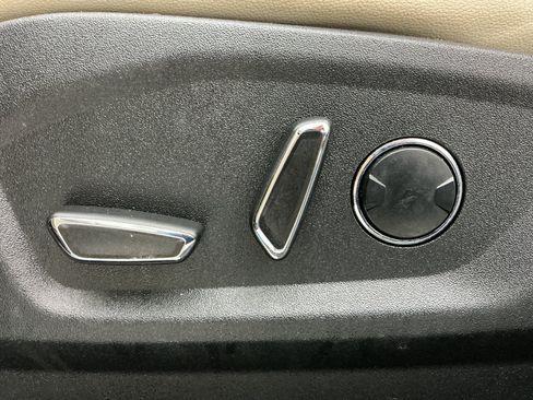 Used 2016 Ford Edge Titanium FWD image 42