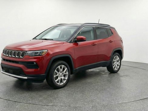 Used 2025 Jeep Compass Limited AWD/4WD image 3