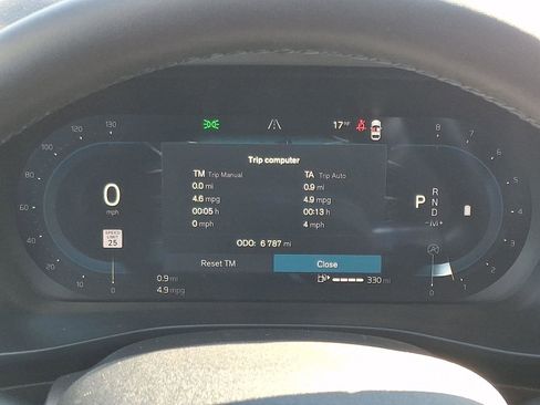 Certified 2025 Volvo XC40 B5 Ultra image 22