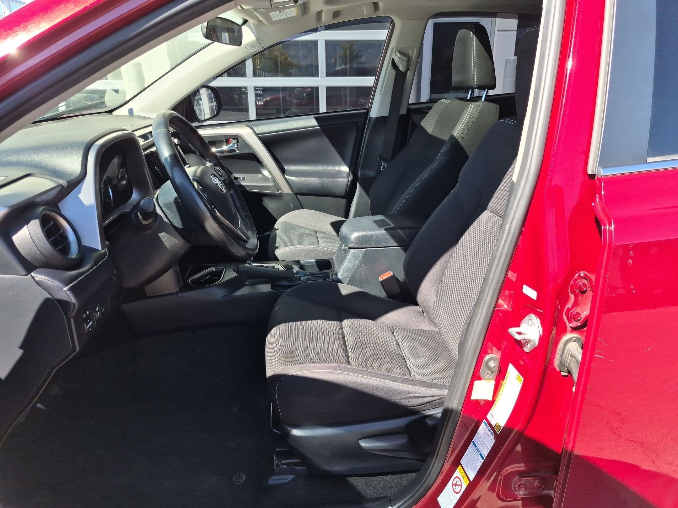 Used 2018 Toyota RAV4 XLE w/ Convenience Package AWD/4WD image 17
