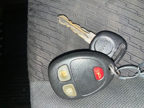 Used 2013 GMC Sierra 2500 SLE w/ Snow Plow Prep Package image 27