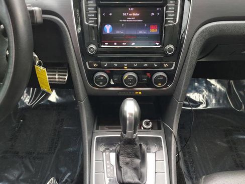 Used 2017 Volkswagen Passat 1.8T R-Line image 19