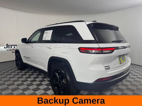 Used 2025 Jeep Grand Cherokee Altitude AWD/4WD image 10