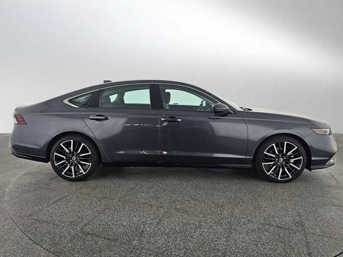Used 2023 Honda Accord Touring image 2