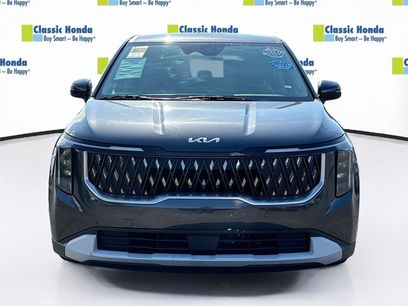 Used 2025 Kia Carnival
