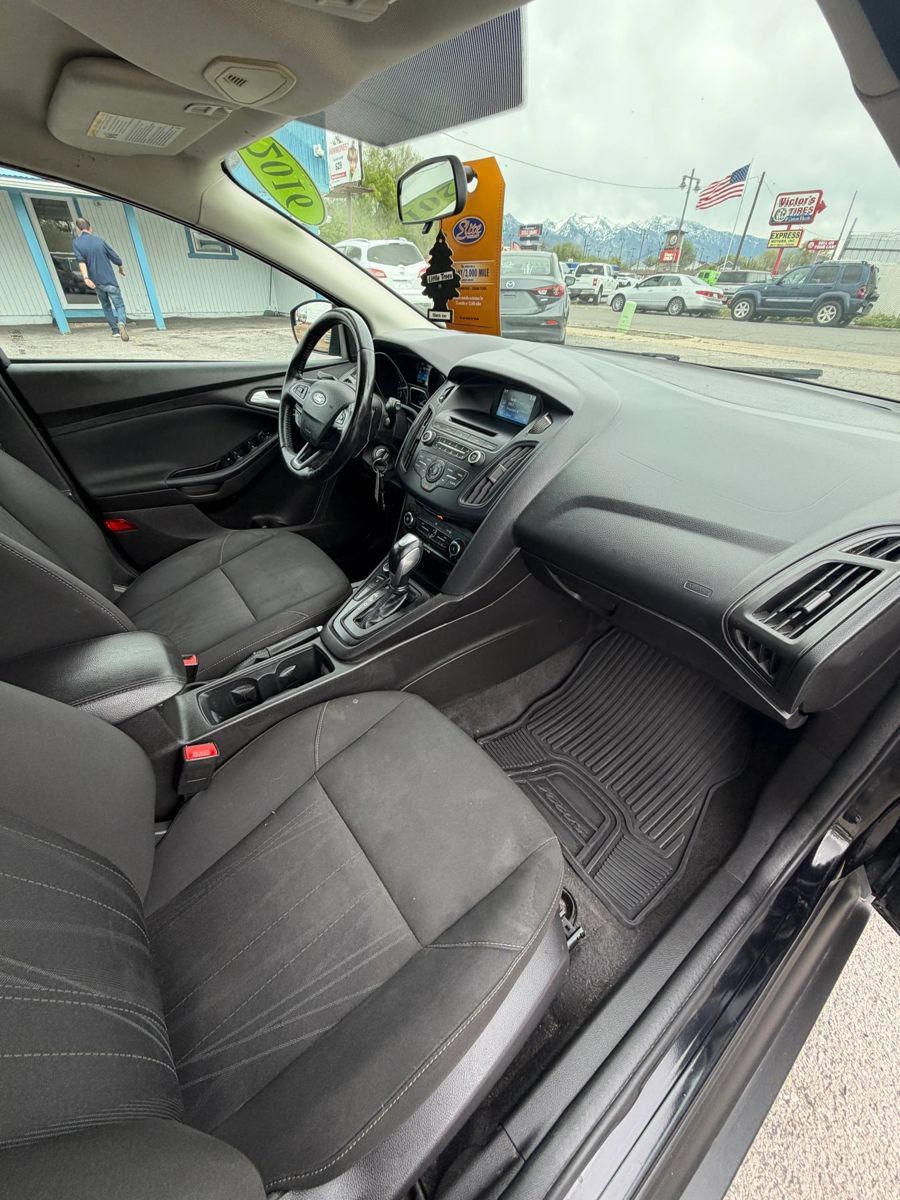 Used 2016 Ford Focus SE w/ SE Cold Weather Package FWD image 11