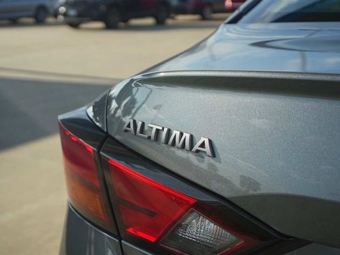 Used 2024 Nissan Altima 2.5 SV image 8