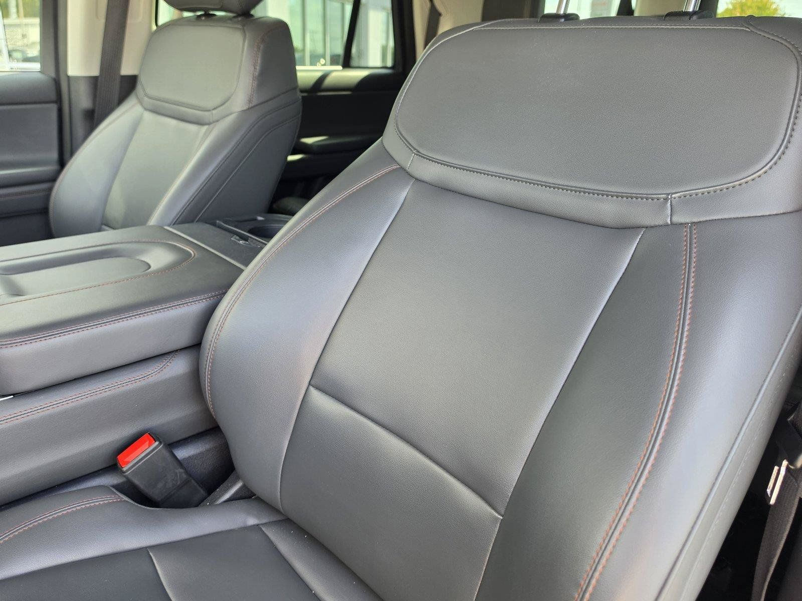 Used 2025 Ford Expedition Max Active AWD/4WD image 15