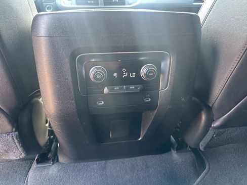 Used 2021 Chevrolet Suburban LT image 31