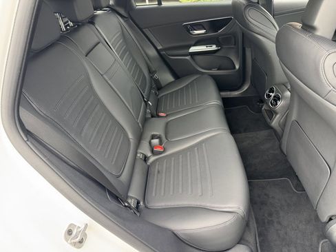 Used 2025 Mercedes-Benz GLC 300 4MATIC image 8